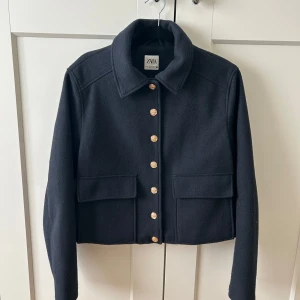 Kort kappa - Säljer zara kappa i storlek S. 