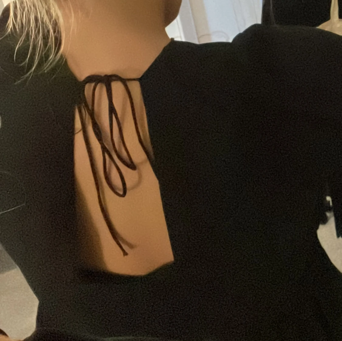 Svart vringad topp  - 90