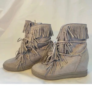 Fransskor - Skitsnygga fransskor. Säljer då jag köpte i fel storlek! Hör av er vi frågor💞