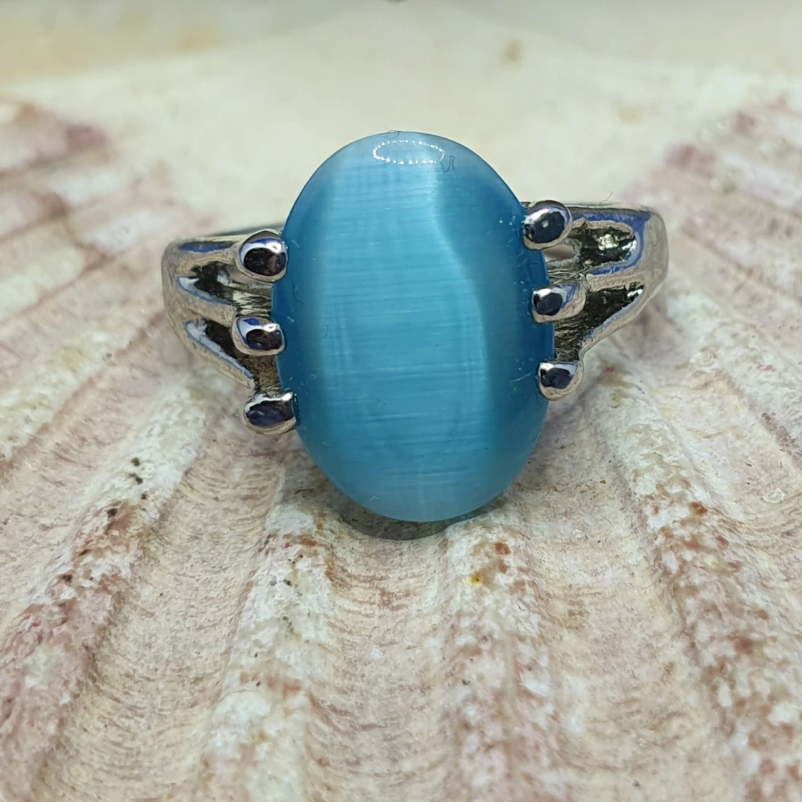 Ring med blå cateye st 17.5 - 2