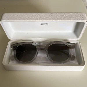 Chimi glasögon  - Säljer mina chimi 02 grey. Dem är i skick 9/10 och knappt använda. Skriv vid frågor/funderingar