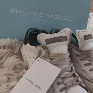 Philippe model - Fina Philippe Model strl 43   Nypris 4000 kr   Använda 3 mån