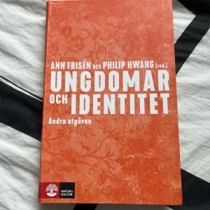Ämneslärare programmet svenska - Olika böcker för universitetet ämneslärare programmet i svenska Ungdomar och identitet: 340kr Nätmobbning: 239kr Lärande: 300kr Svenska läroplaner: 329kr Ämneslärarens arbete: 289 Paketpris: 1300