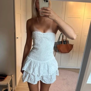 Klänning meet me there - Jätte söt klänning från meet me there. Endast använd 2 gånger (lånade bilder)