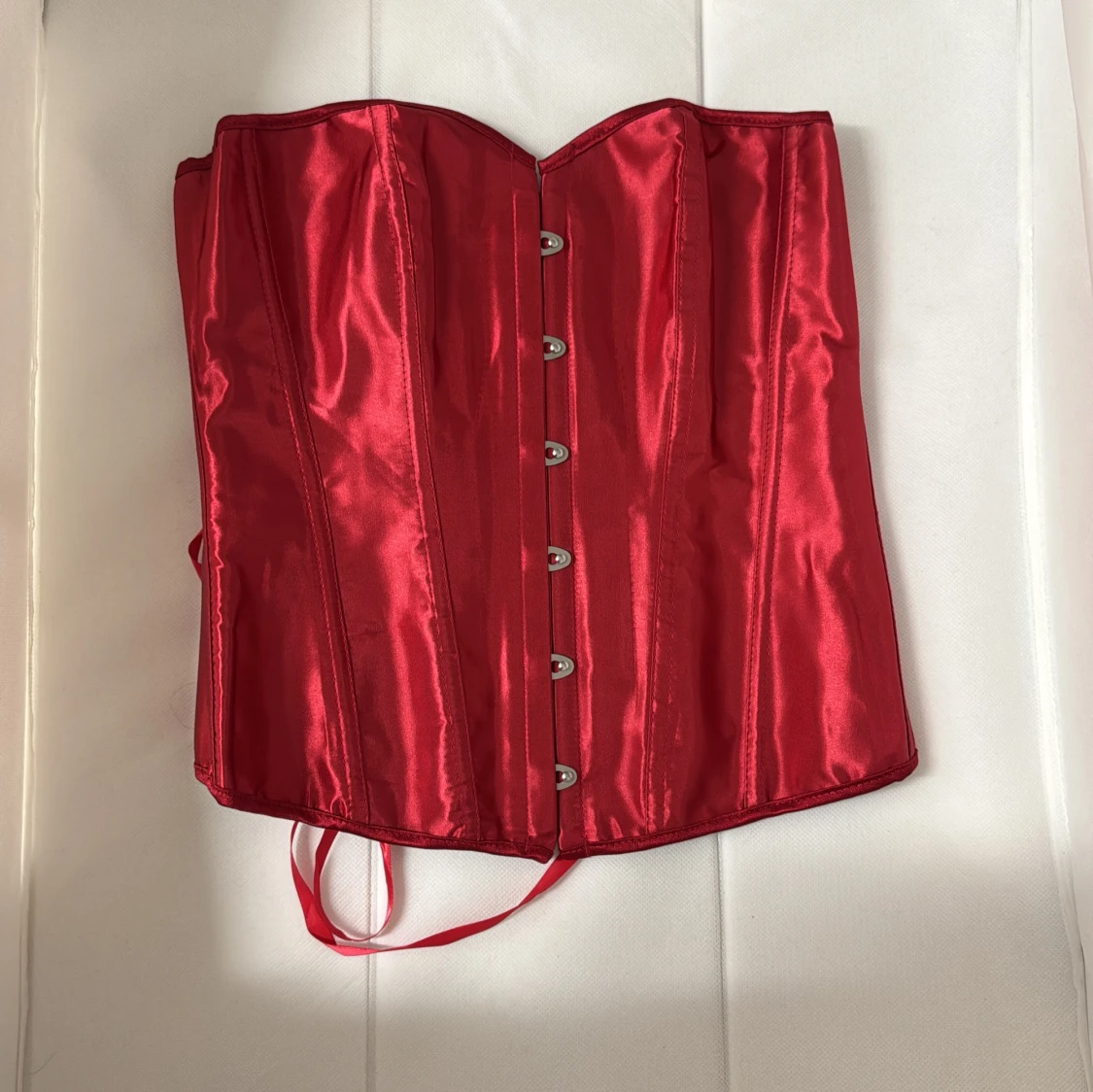 Röd korsett  - 90