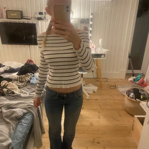 Uff shoulder tröja - Fin randig off shoulder tröja från hm