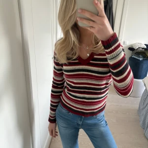 Stickad tröja i ull - Såå fin stickad randig tröja i ull från esprit💕 sparsamt använd 