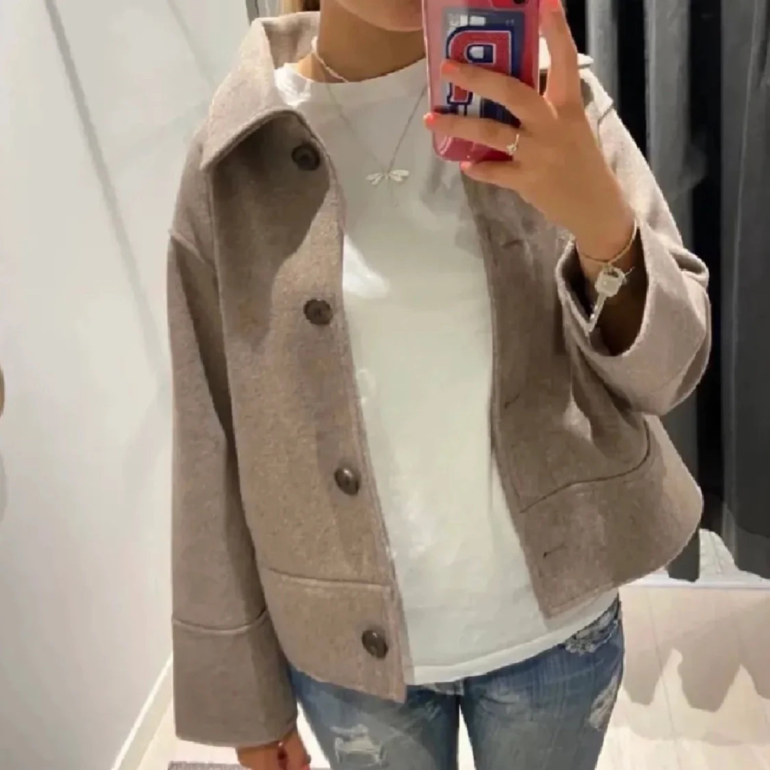 Beige kappa med knappar - 91