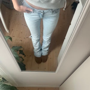 Lågmidjade jeans - Sjukt snygga ljusblåa lågmidjade miss sixty jeans,  