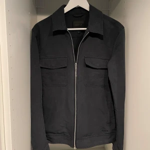 Overshirt - Fet overshirt jacka i storlek s. Nypris cirka 2299. Sitter riktigt bra! Pris kan diskuteras! Märket är elvine. 