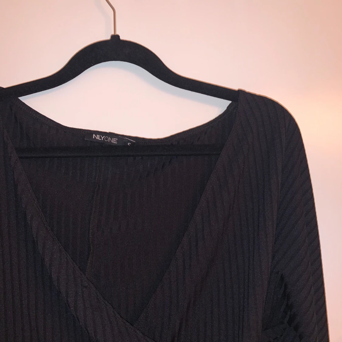Svart omlottopp från NLY One - 90