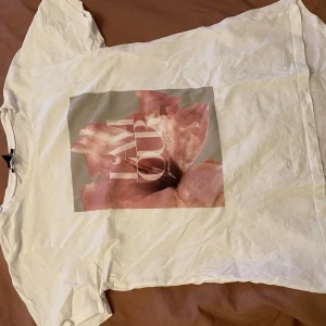 Vit T-shirt  - Använd ett fåtal gånger 