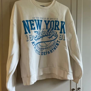 Sweatshirt  - I väldigt fint skick 😊