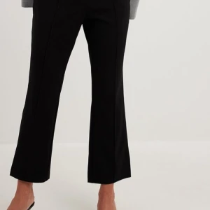 Kostymbyxor Cropped High waisted  - Missade returnera! Nya kostymbyxor från NAKP med prislapp kvar. 
