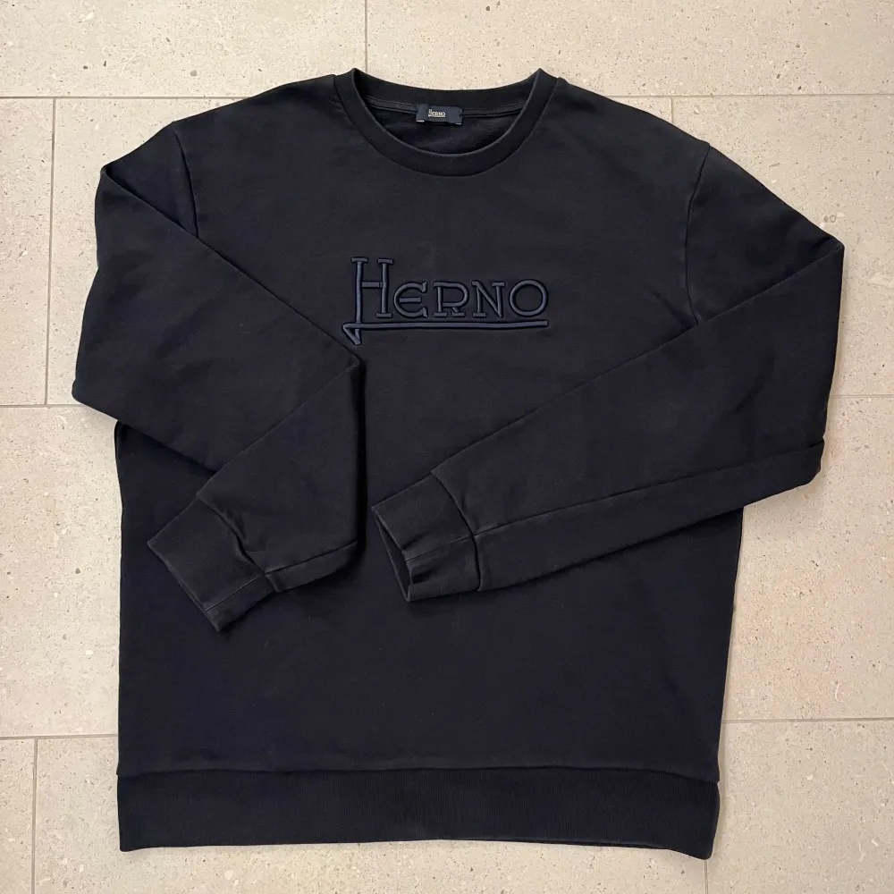 Herno College tröja | Skick ~ 9.5/10 | Storlek 56 motsvarar ca M/L / Mvh . Tröjor & Koftor.