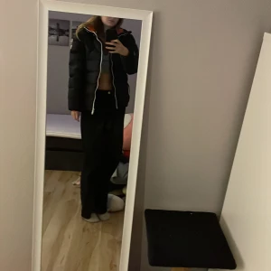 Mountain works jacka - Super snygg gosig jacka. Som gör din outfit mycket snyggare. Helt ny och varm vinterjacka❤️🤌🏻