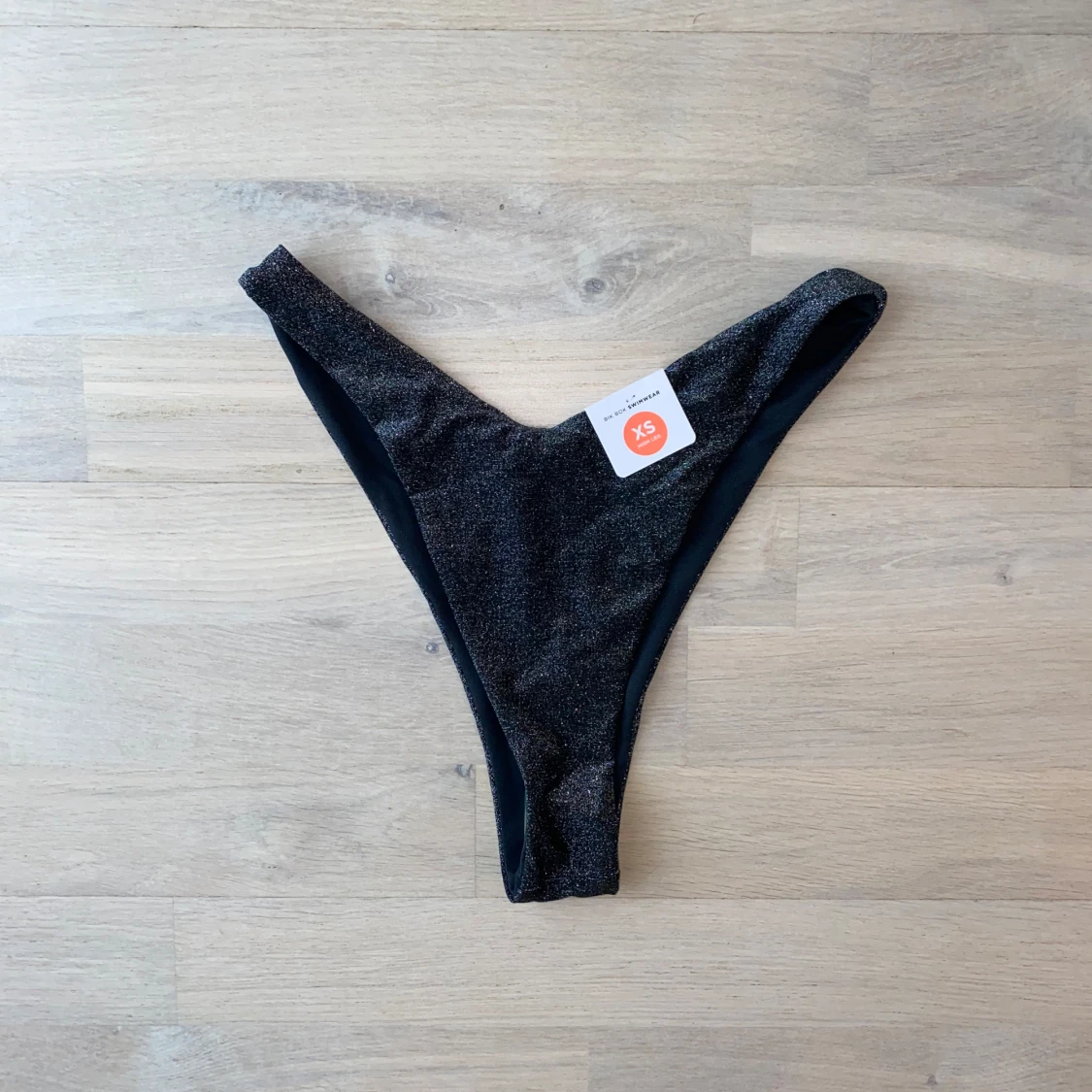 Svart glittrig bikiniunderdel