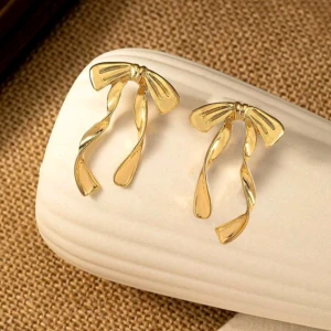 Rosett örhängen - Rostfritt stål, snygga rosettörhängen  helt nya ❌️TRYCK INTE PÅ KÖP❌️ skriv innan,pris kan diskuteras