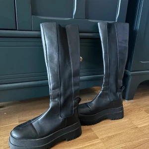 Stövlar från Nelly, Stl 36 - Oanvända Storlek 36, men ganska rymliga 