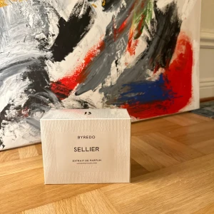 Byredo Sellier parfym extrakt (50ml) - Sellier byredo, oöppnad Sellier. En fin doft med lädertoner.   Nypris (3170) Mitt pris (2700)