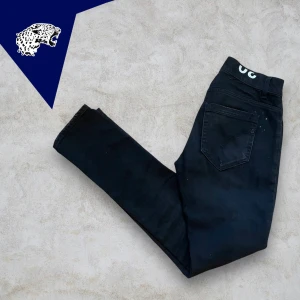 DONDUP GEORGE - Sjukt snygga Dondup George | Skick: 9,5/10 | Strl: 30(passar 31) | Modellen är 180cm | Hör av dig om du undrar någonting!