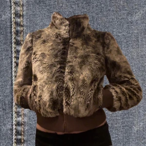 Pälsjacka  - Skitsnygg brun pälsjacka med muddar och dragkedja😍 super gosig och varm nu till vintern❄️ (fuskpäls) 