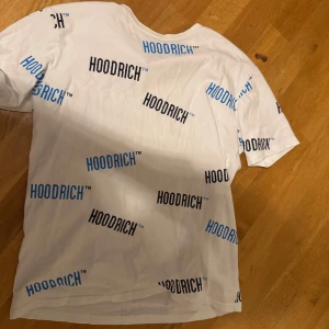 Hoodrich tröja  - Tjo säljer den för den är för stor kan gå ner med pris 