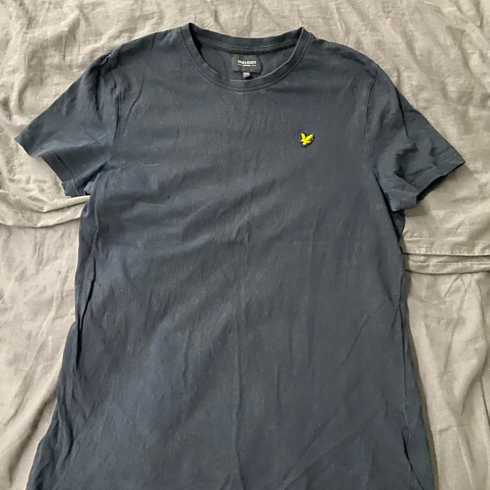 Bra skick, storlek 15/16 men passar som s. T-shirts.