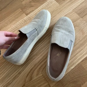 Dasia skor - Skor från Dasia i strl 37. Köpta på Vinted av en tjej, men var tyvärr för stora för mig. 