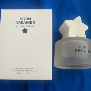 Charli Damelio - Born dreamer🫧🤍 Endast 2 sprut tagna så helt ny!