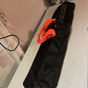 Innebandy väska - Vet helt ärligt inte vad detta är för slags väska men nån hockey eller innebandy väska är det nog.