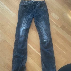 Lågmidjade Ltb jeans - Jätte populära Ltb jeans som inte finns kvar på hemsidan🤗passar mig som är ca 175 och brukar ha storlek S💗