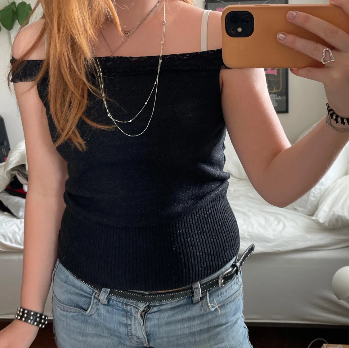 Glittrig off shoulder topp med spets