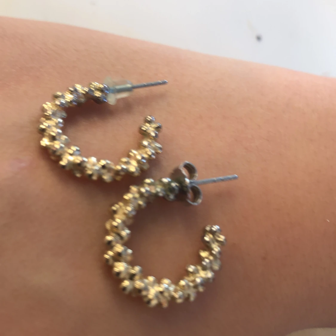 Guldglittriga örhängen - 91