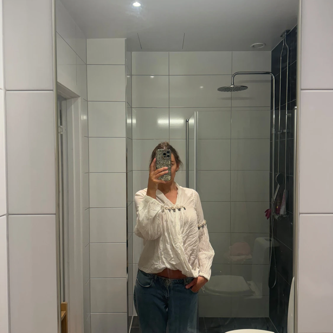 Blus med pärldetaljer från Sixty Days