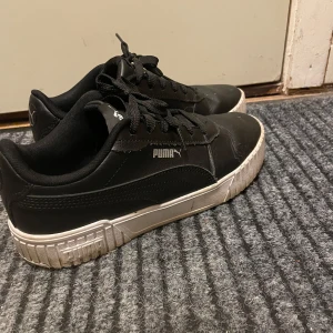 Puma skor - Storlek 39, ny skick 