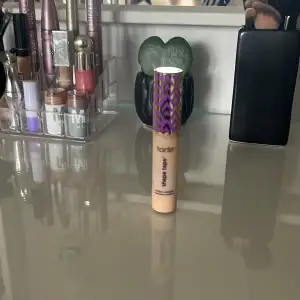 säljer denna tarte concealer i färgen 20 S light sand💗