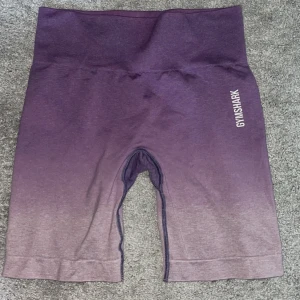 Gymshark shorts - Ett bar lika ombre Gymshark shorts i storlek M. Aldrig använda.
