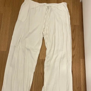 Linnebyxor - Linnebyxor från hm köpta för 200 kr förra året, använda 5 gånger, ny skick❤️❤️