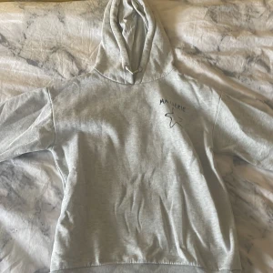 Ma Chérie hoodie - Jätte gullig hoodie som tyvärr inte används längre. storleken är 146-152. Den är i bra skick. Vill bli av med därav priset❤️(kan diskutera priset)