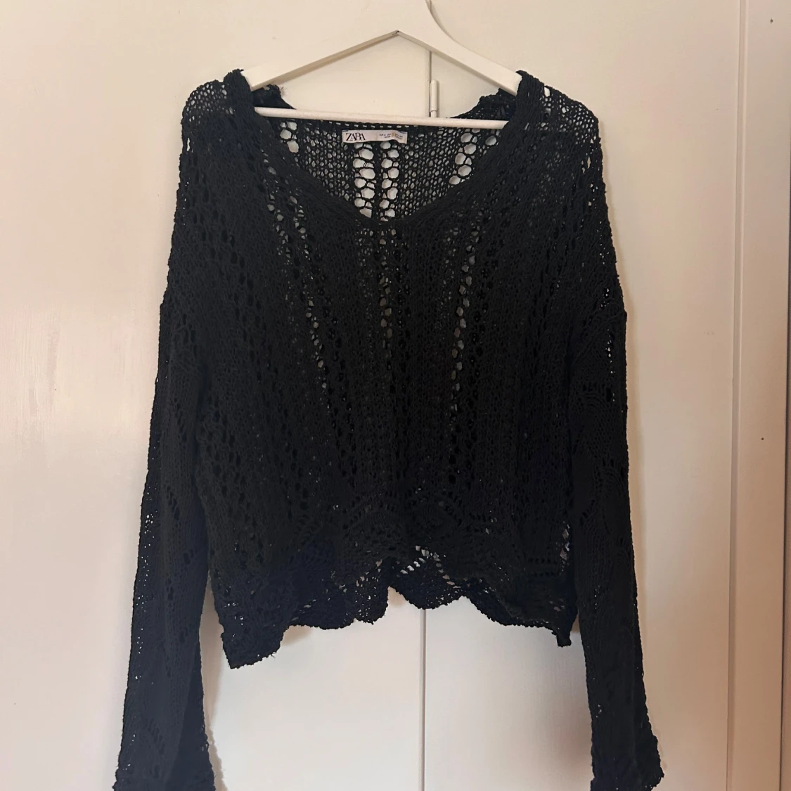 Svart stickad tröja från Zara - 90