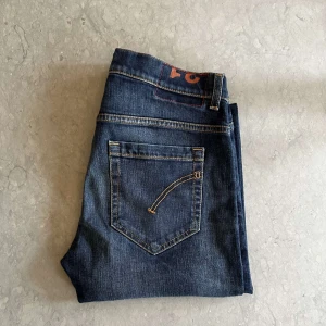 Dondup Jeans  - Säljer nu dessa snygga jeans från Dondup! Modellen är slim, storlek 31. Nypris är ca 4000, pris kan diskuteras. Hör av er vid funderingar!