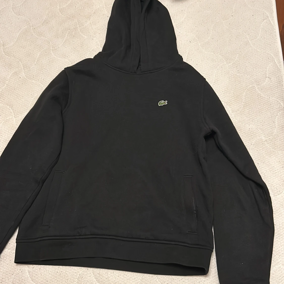 Svart Lacoste hoodie - 90