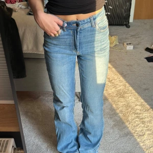 Jeans JDY DENIM - Bootcut jeans från JDY Denim i storleken W26 L32 (typ som storlek 34/36). Hör av er för frågor!!!