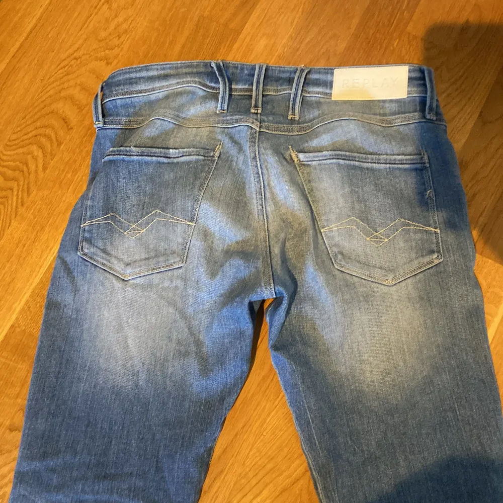 strl 30/32 säljer pga fel storlek . Jeans & Byxor.