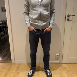 Dondup - Tja säljer nu dessa stilrena dondups. Imprensip helt nya och köpta för 2399kr i Italien. Storlek 30