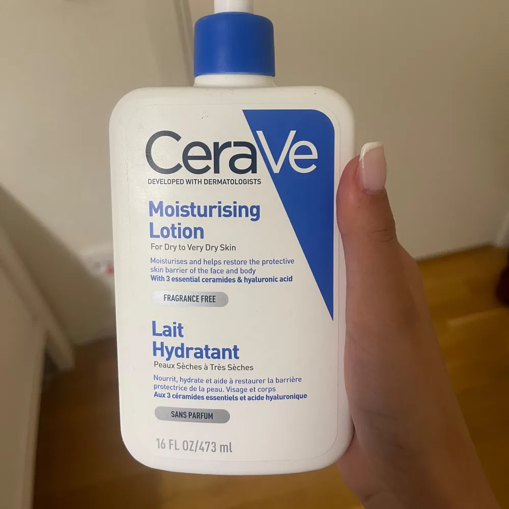 En CeraVe moisterizer och en cleanser. Cleanser är oanvänt och moisterizer använt runt 5 gånger. 473 ml och 236 ml, väldigt stor moisterizer.. Skönhet.