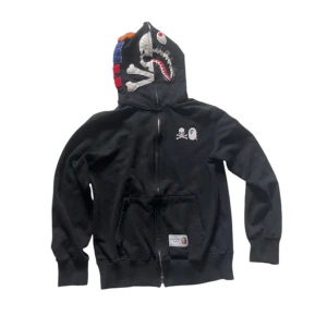 Bape mastermind hoodie - Bape mastermind hoodie Size L fits more like S Skriv för mer frågor