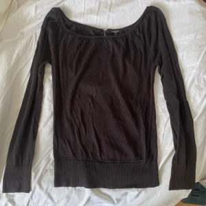 Massimo dutti tröja  - Knappt använd!  Passar även st S Perfekt inför hösten🤎🧡 Liknar Brandy Melville tröja