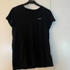 T-shirt  - T-shirt i mycket gott skick 